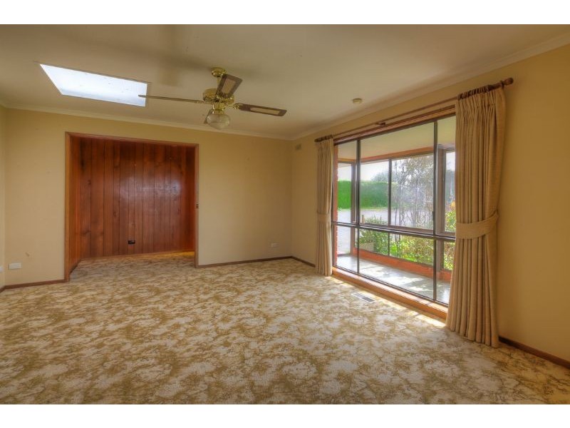 235 Princes Hwy, Port Fairy VIC 3284
