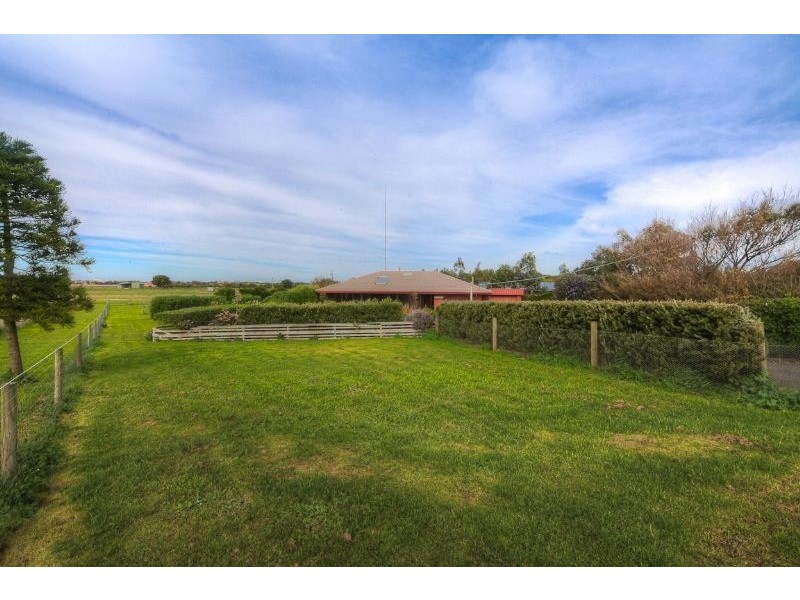 235 Princes Hwy, Port Fairy VIC 3284