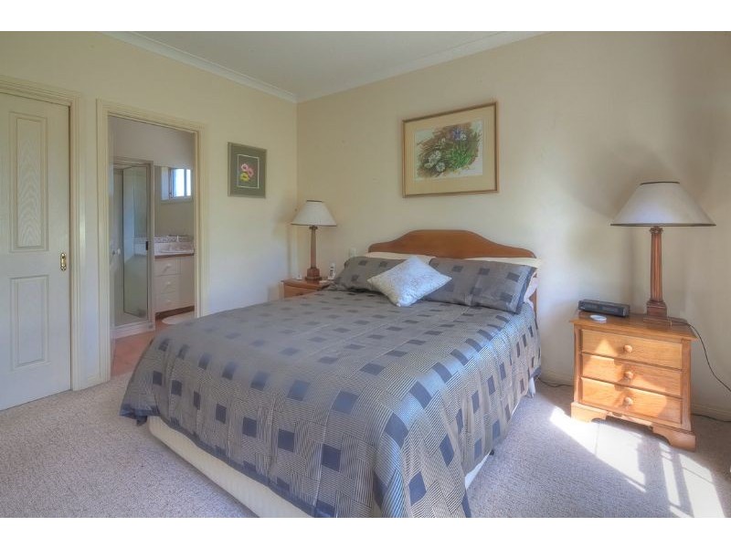 8 Terjesen Crt, Port Fairy VIC 3284