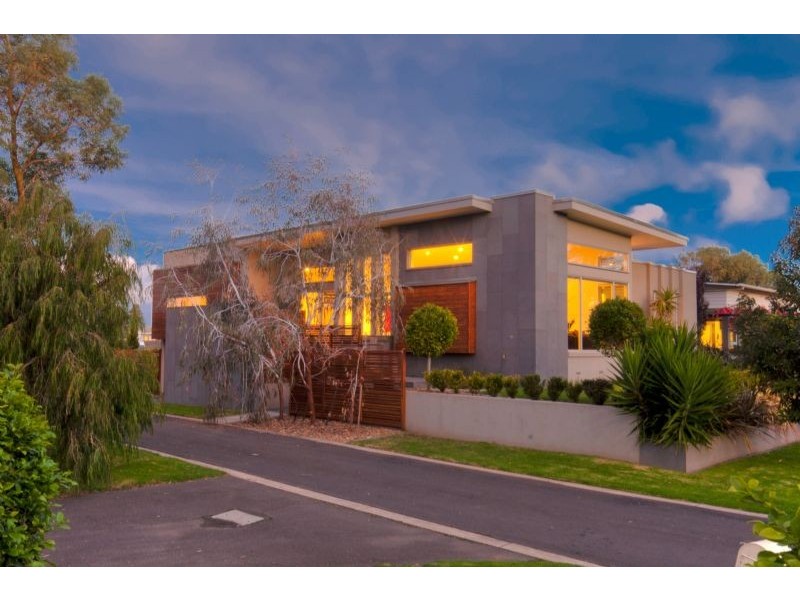 11 Whalers Drive, Port Fairy VIC 3284