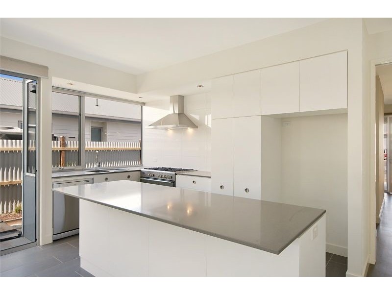 16 Cox Street, Port Fairy VIC 3284
