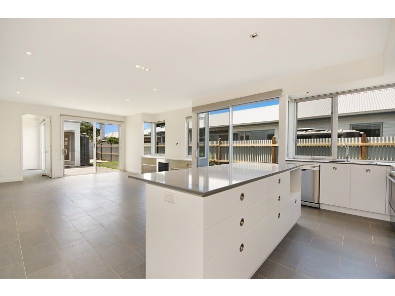 16 Cox Street, Port Fairy VIC 3284