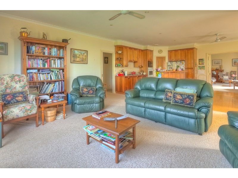8 Terjesen Court, Port Fairy VIC 3284