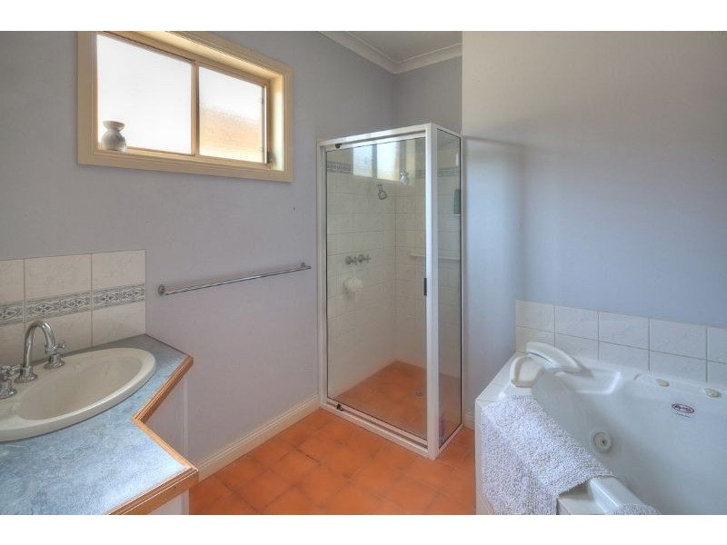 8 Terjesen Court, Port Fairy VIC 3284