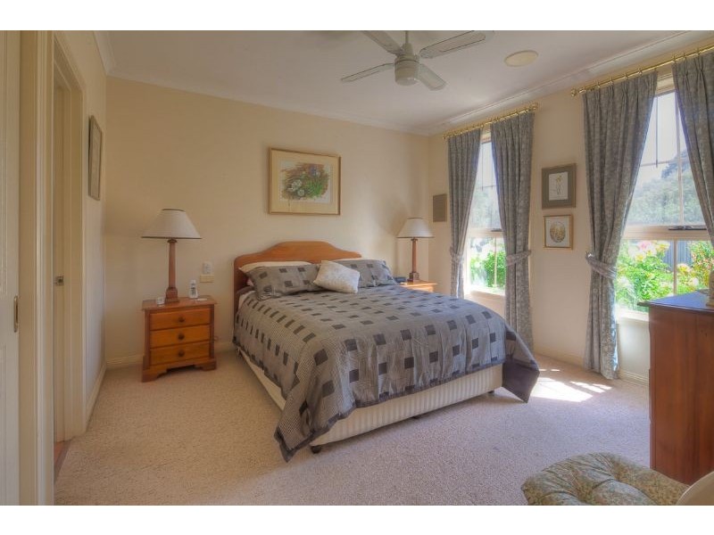 8 Terjesen Court, Port Fairy VIC 3284