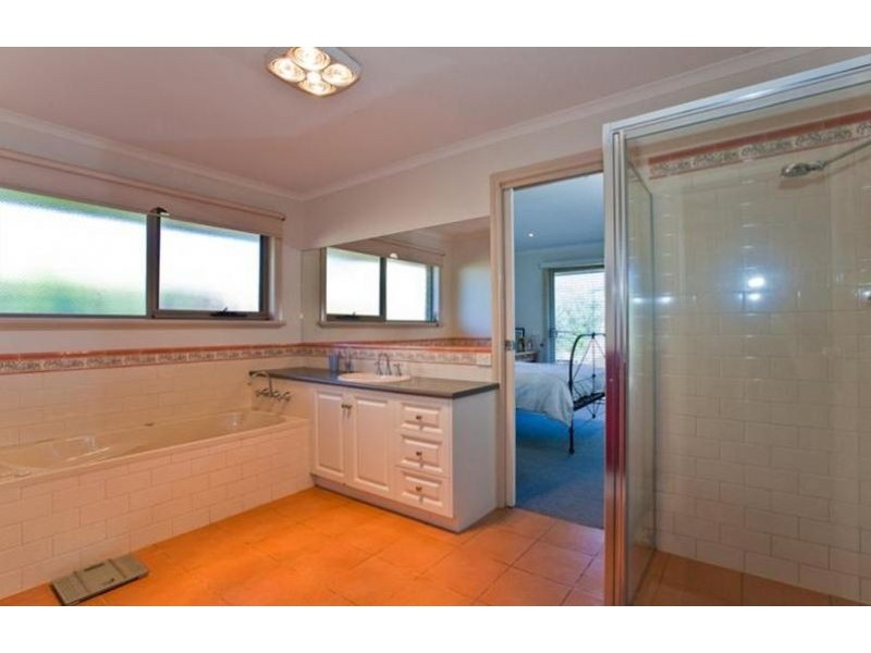 16 Anna-Catherine Drive, Port Fairy VIC 3284