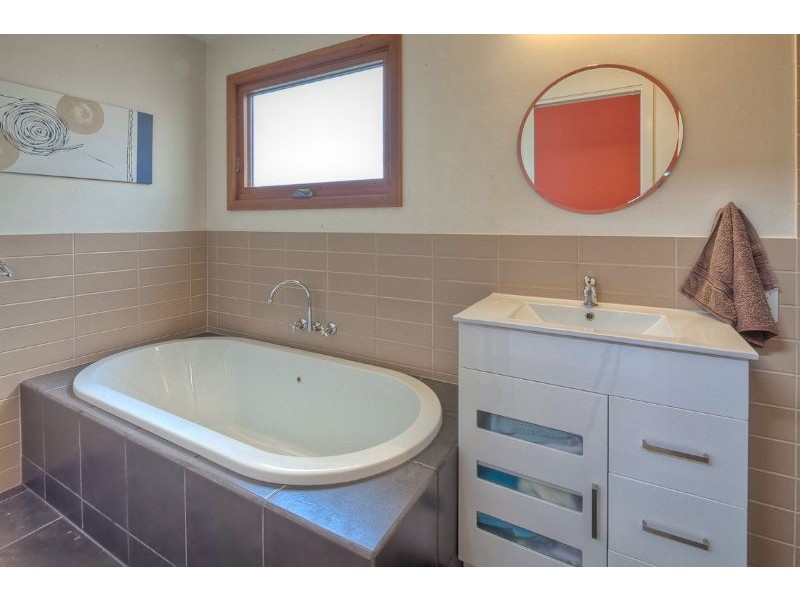 17 Anna-Catherine Drive, Port Fairy VIC 3284