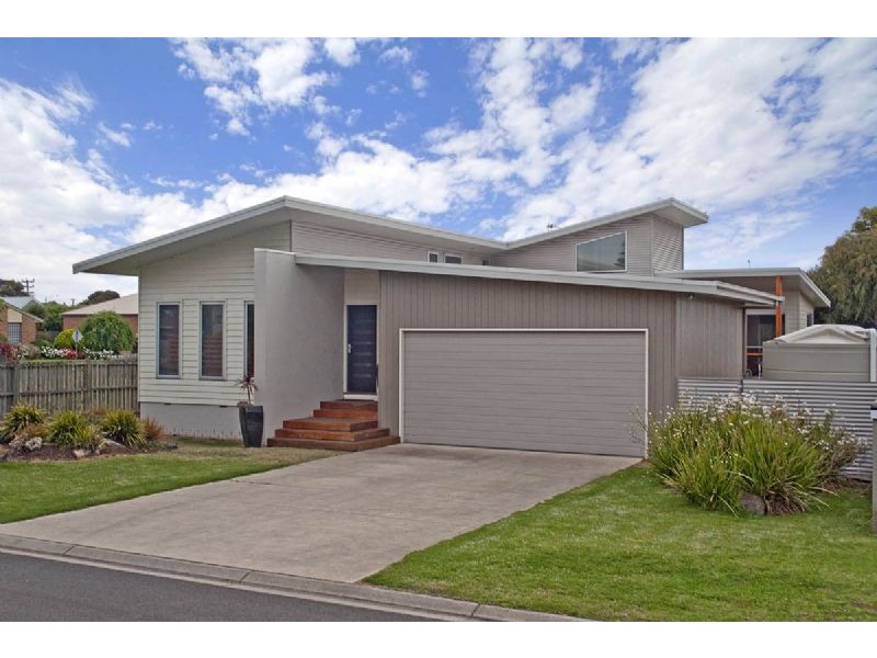 2 Mariner Crt, Port Fairy VIC 3284