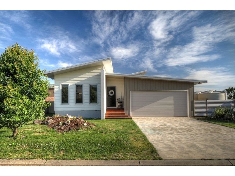 2  Mariner Crt, Port Fairy VIC 3284