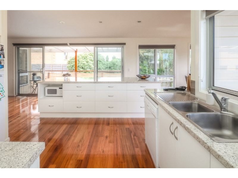 2  Mariner Crt, Port Fairy VIC 3284