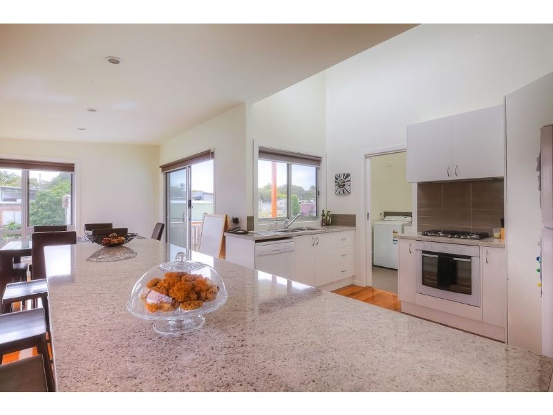 2  Mariner Crt, Port Fairy VIC 3284