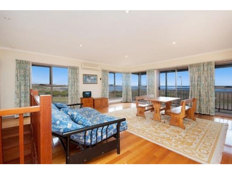 1/104 Ocean Drive, Port Fairy VIC 3284