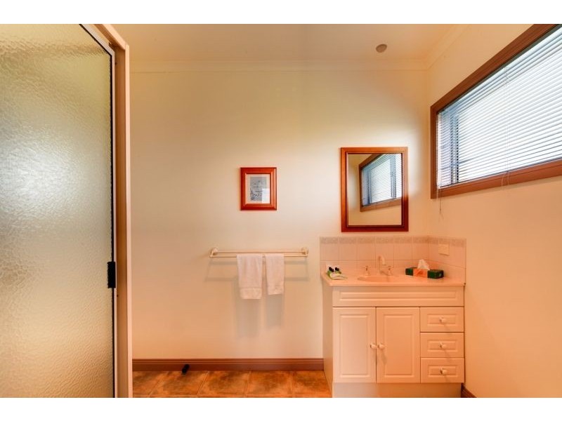 1/104 Ocean Drive, Port Fairy VIC 3284