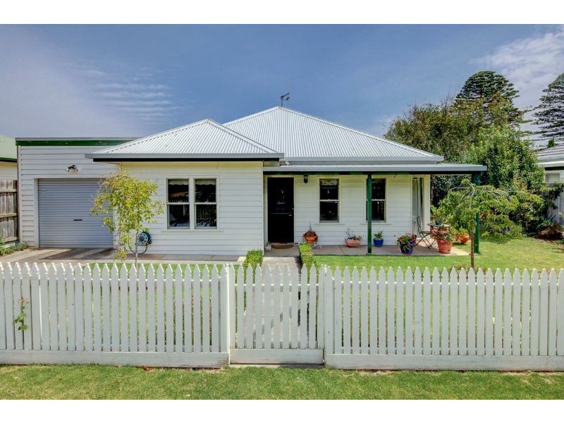 13 Earle Street, Port Fairy VIC 3284