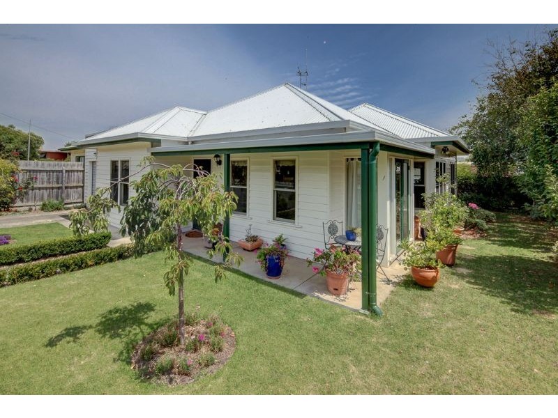 13 Earle Street, Port Fairy VIC 3284