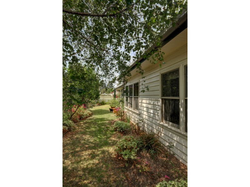 13 Earle Street, Port Fairy VIC 3284