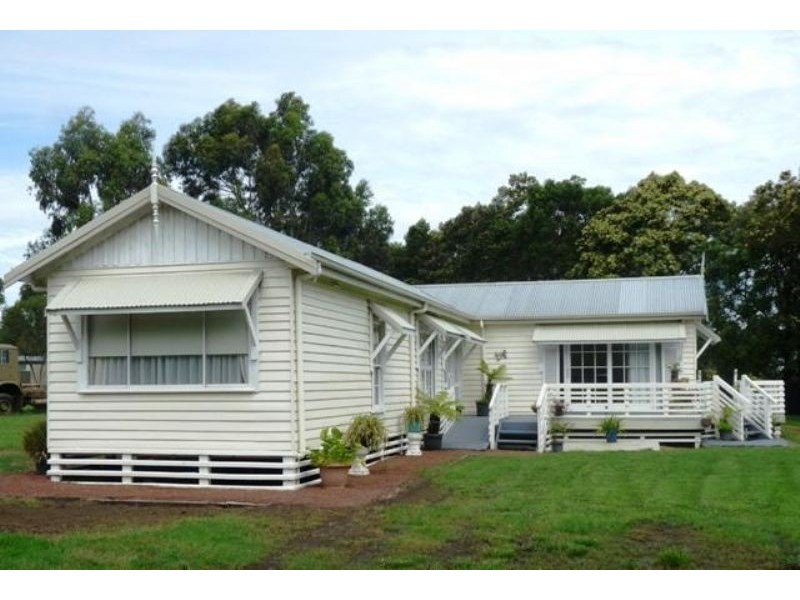 8641 Caramut Rd, Winslow VIC 3281