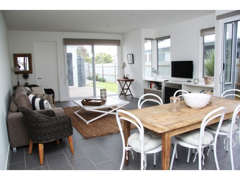 16 Cox Street, Port Fairy VIC 3284
