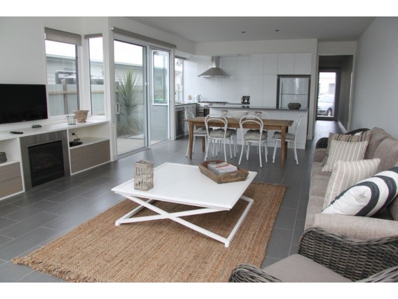 16 Cox Street, Port Fairy VIC 3284