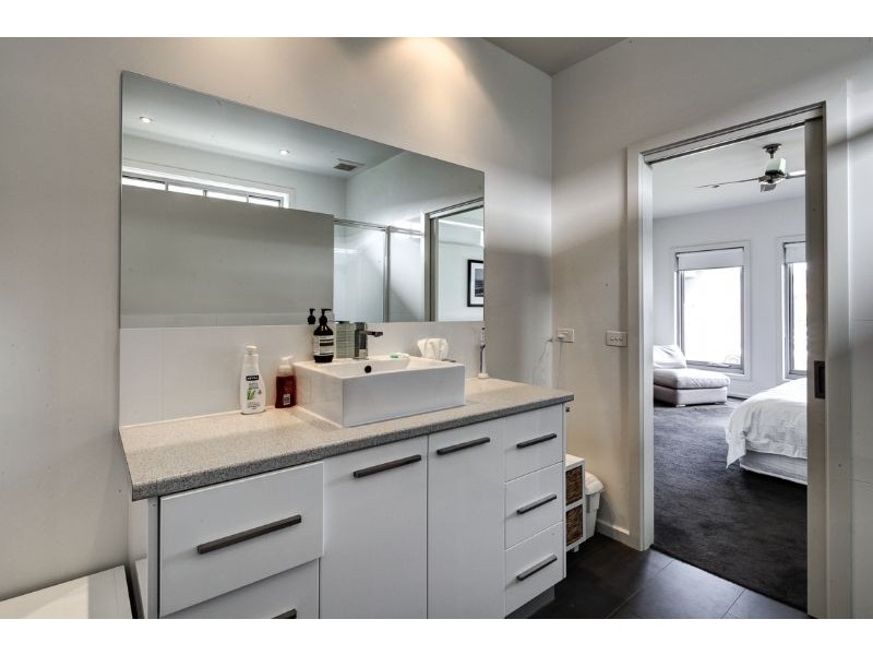 6 Mariner Court, Port Fairy VIC 3284