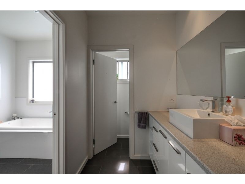 6 Mariner Court, Port Fairy VIC 3284