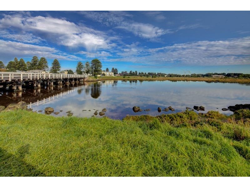 10 Moyne Crt, Port Fairy VIC 3284