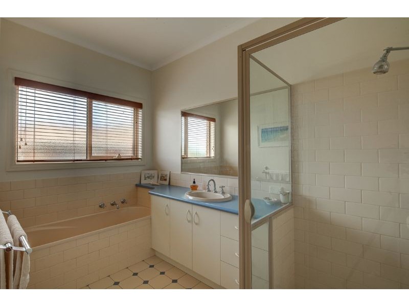 17 Osmonds Lane, Port Fairy VIC 3284