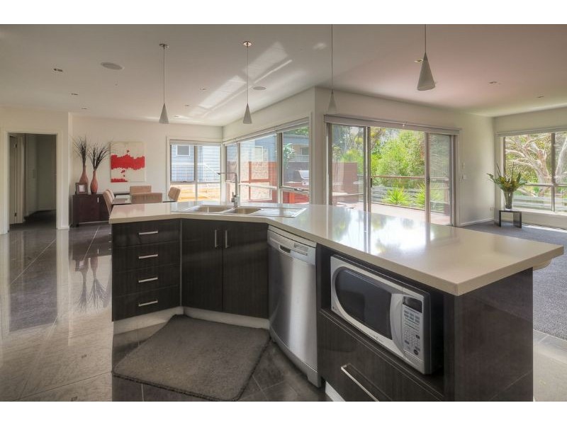 9 Mariner Crt, Port Fairy VIC 3284