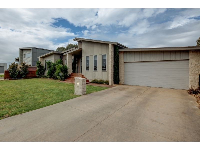 9 Mariner Crt, Port Fairy VIC 3284