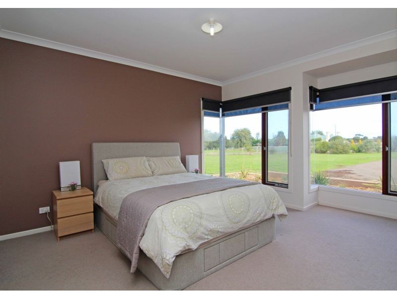 298 Southern Cross Road, Illowa VIC 3282