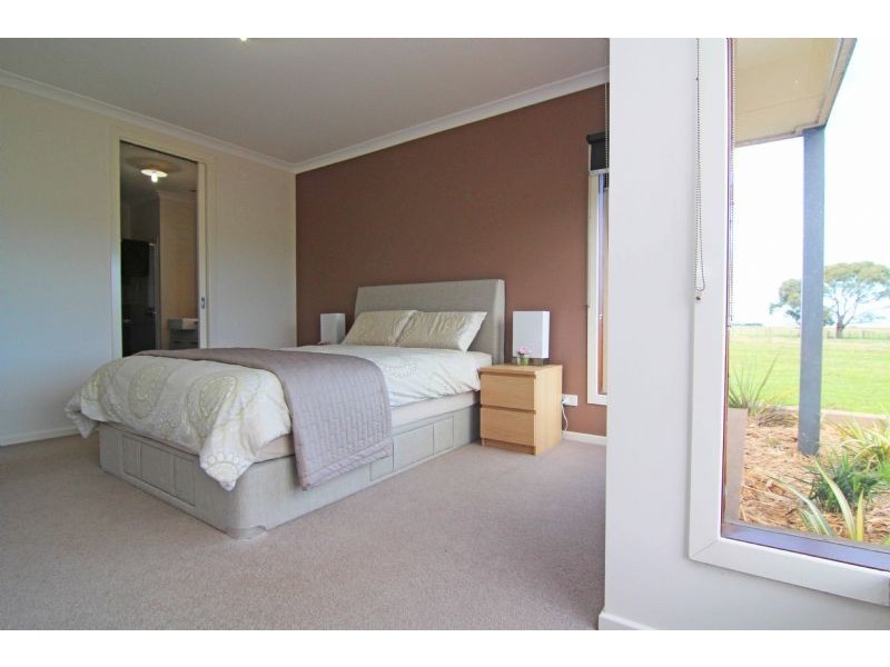 298 Southern Cross Road, Illowa VIC 3282