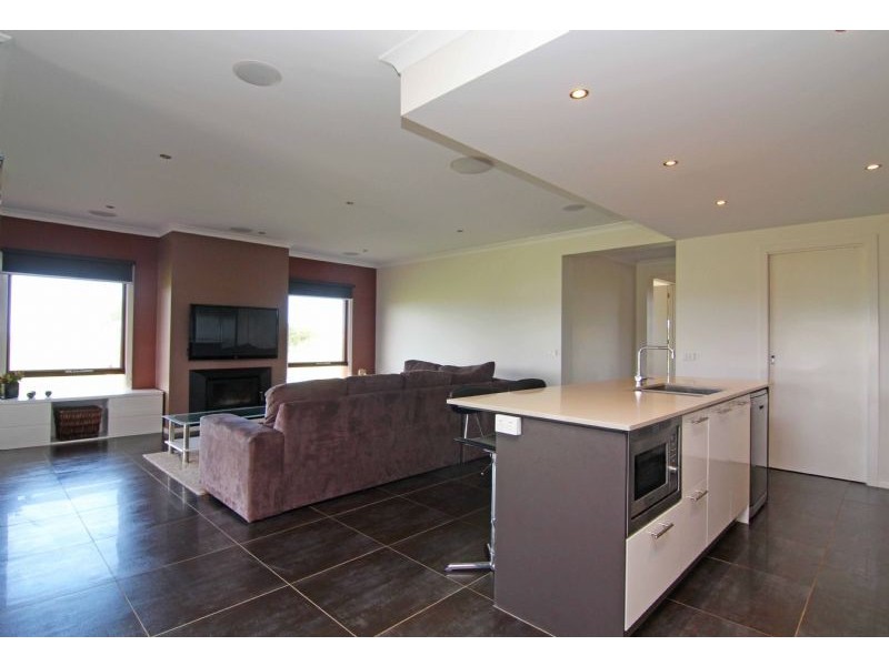 298 Southern Cross Road, Illowa VIC 3282