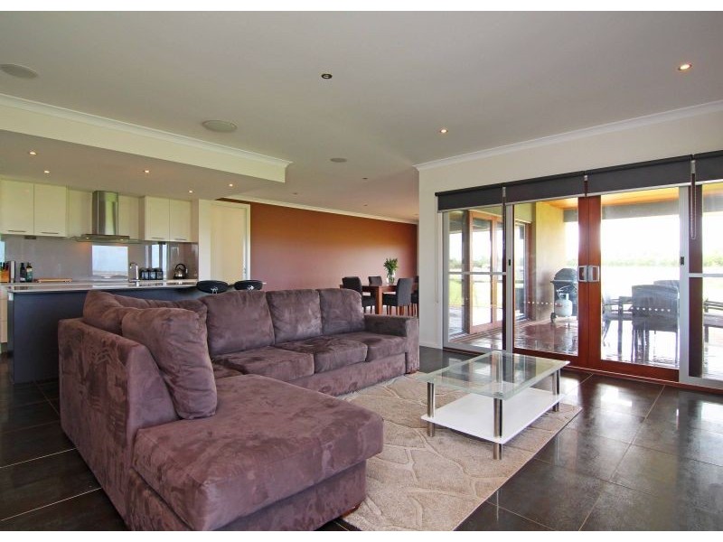 298 Southern Cross Road, Illowa VIC 3282