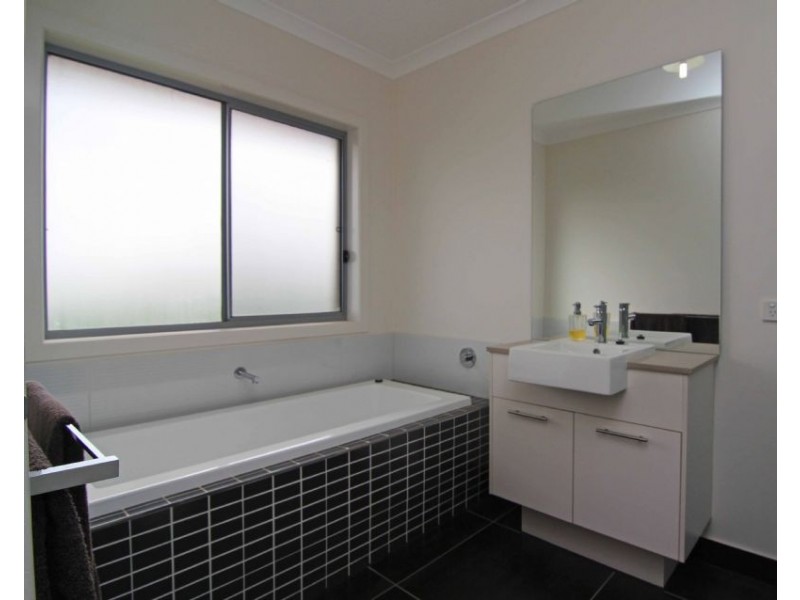 298 Southern Cross Road, Illowa VIC 3282