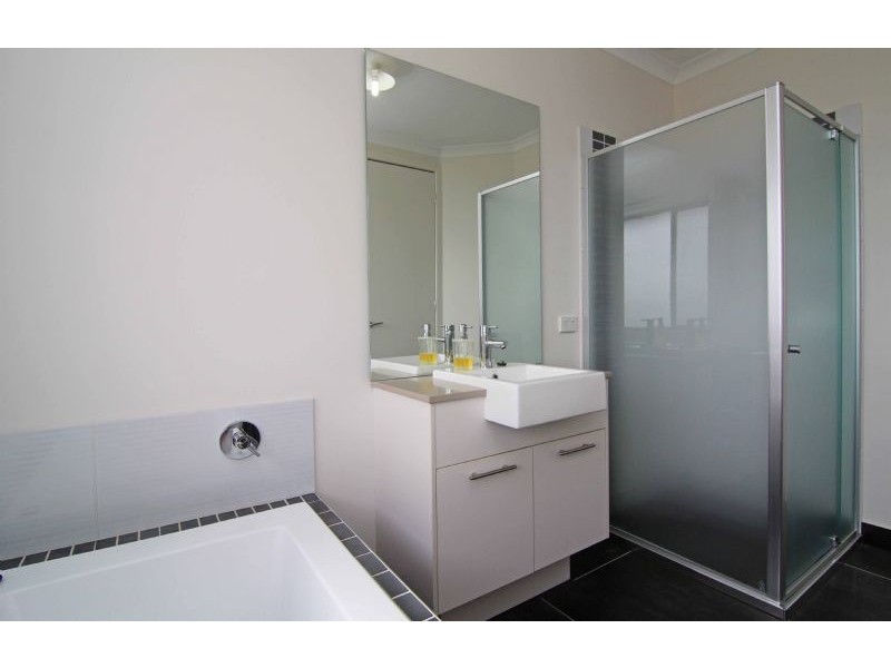 298 Southern Cross Road, Illowa VIC 3282