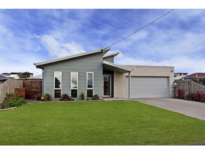 15 Singleton Street, Port Fairy VIC 3284
