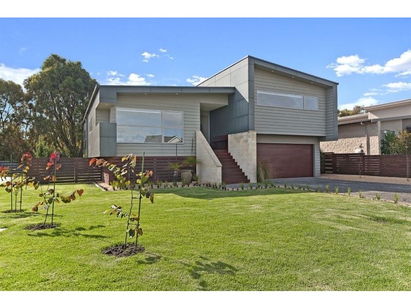 8 Mariner Court, Port Fairy VIC 3284