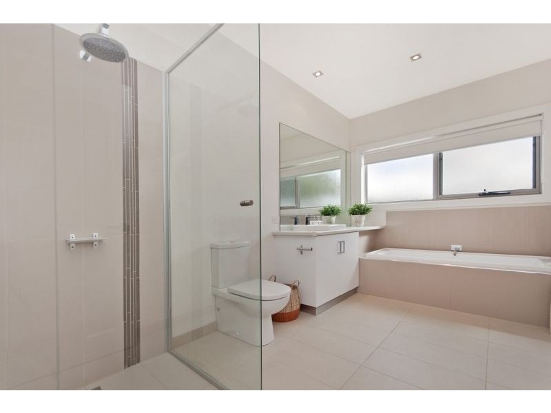 8 Mariner Court, Port Fairy VIC 3284