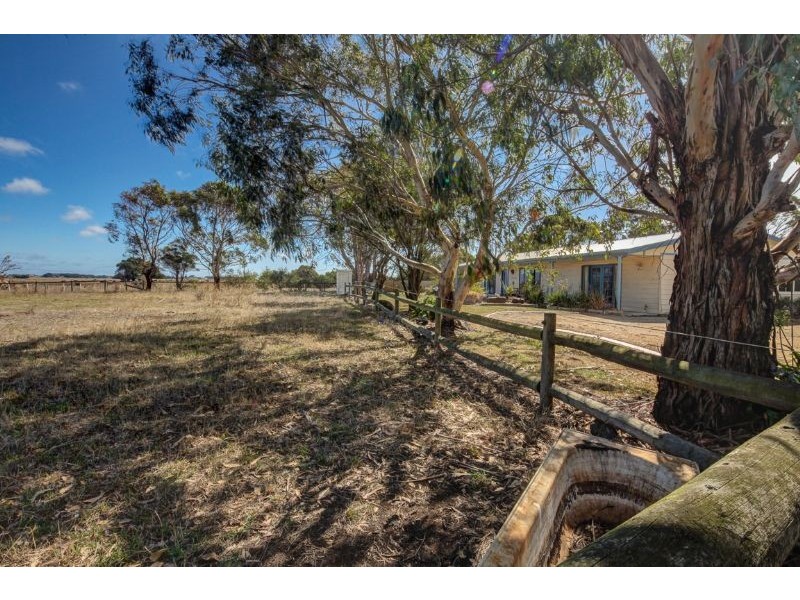 425 Blackwood Rd, Port Fairy VIC 3284