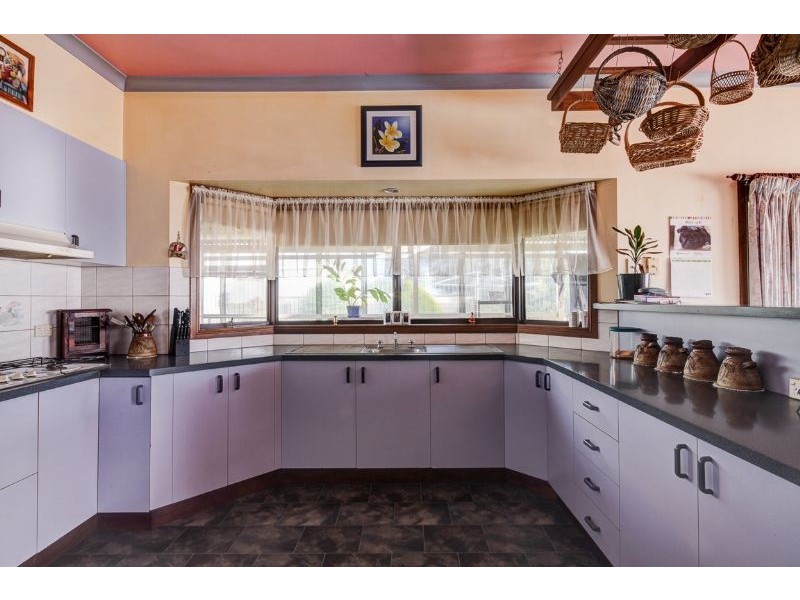 295 Southern Cross Road, Illowa VIC 3282