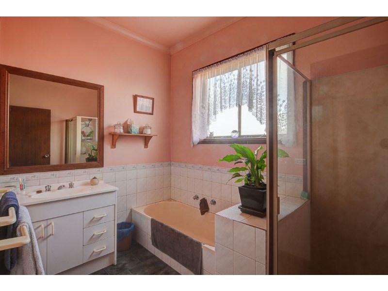 295 Southern Cross Road, Illowa VIC 3282