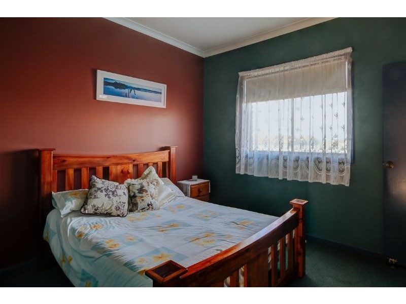 295 Southern Cross Road, Illowa VIC 3282