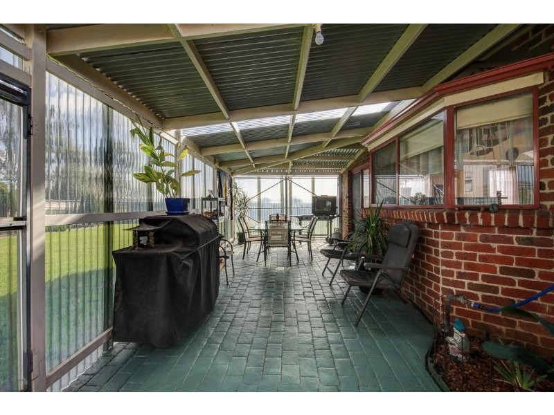 295 Southern Cross Road, Illowa VIC 3282