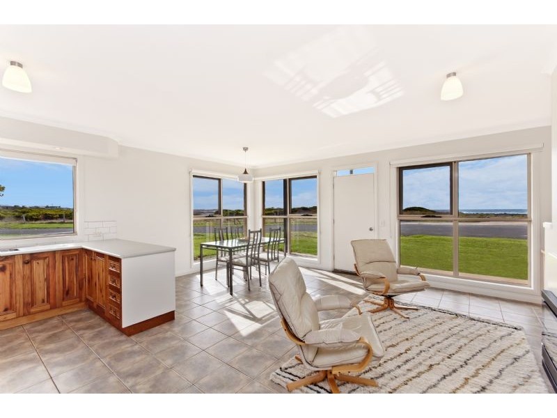 1/104 Ocean Drive, Port Fairy VIC 3284