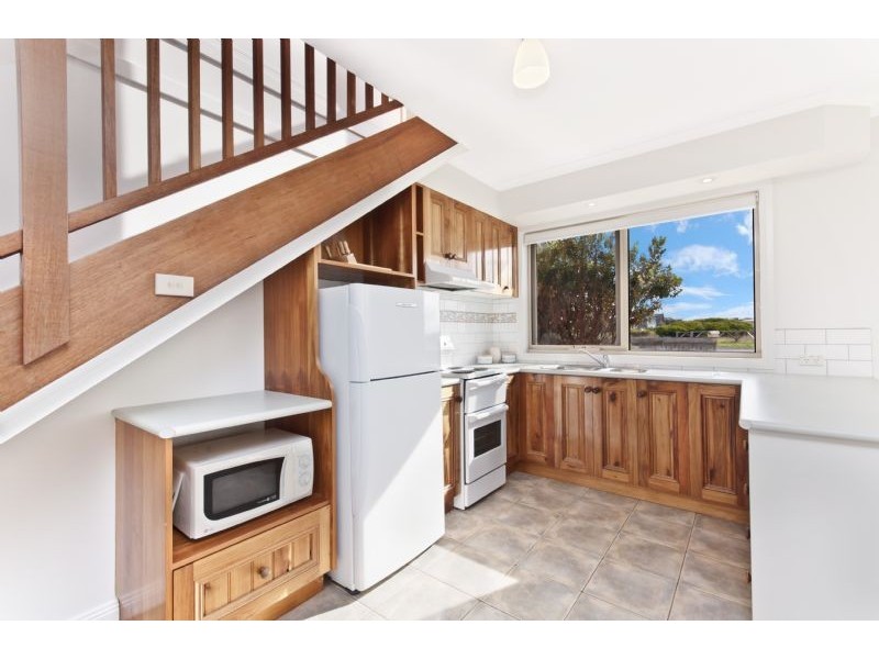 1/104 Ocean Drive, Port Fairy VIC 3284
