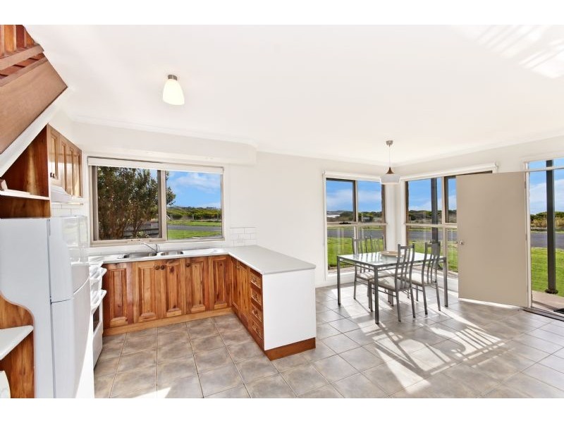 1/104 Ocean Drive, Port Fairy VIC 3284