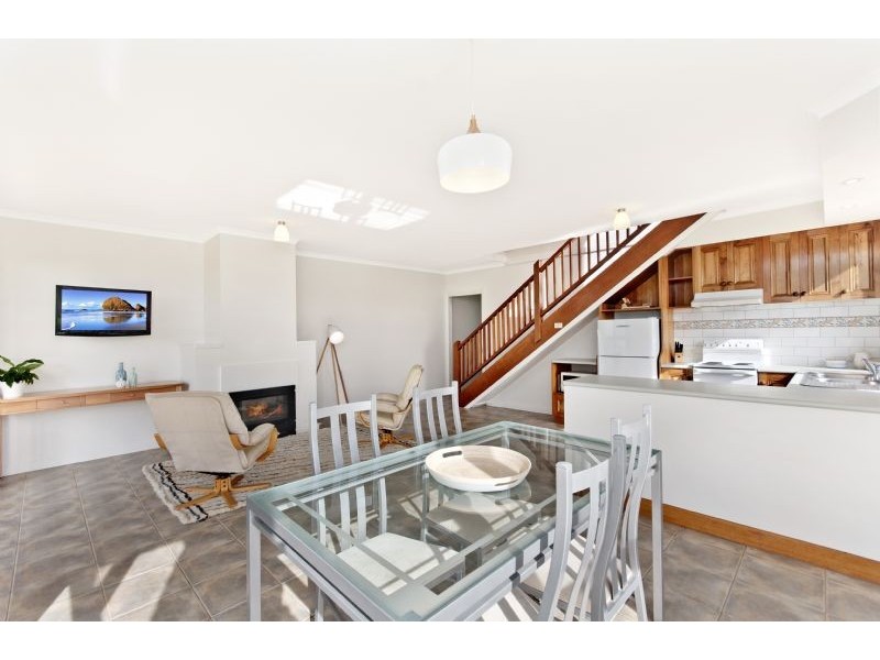1/104 Ocean Drive, Port Fairy VIC 3284