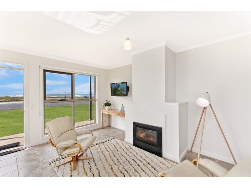 1/104 Ocean Drive, Port Fairy VIC 3284