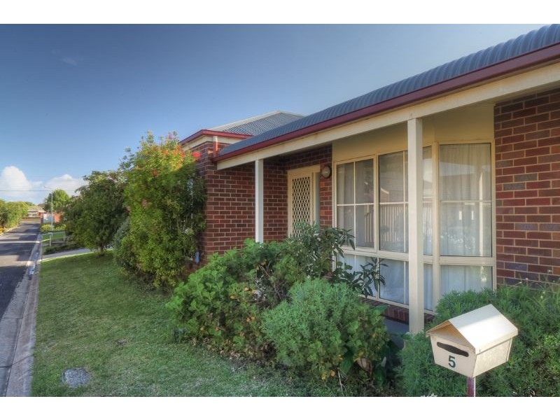 5 Winnen Place, Port Fairy VIC 3284