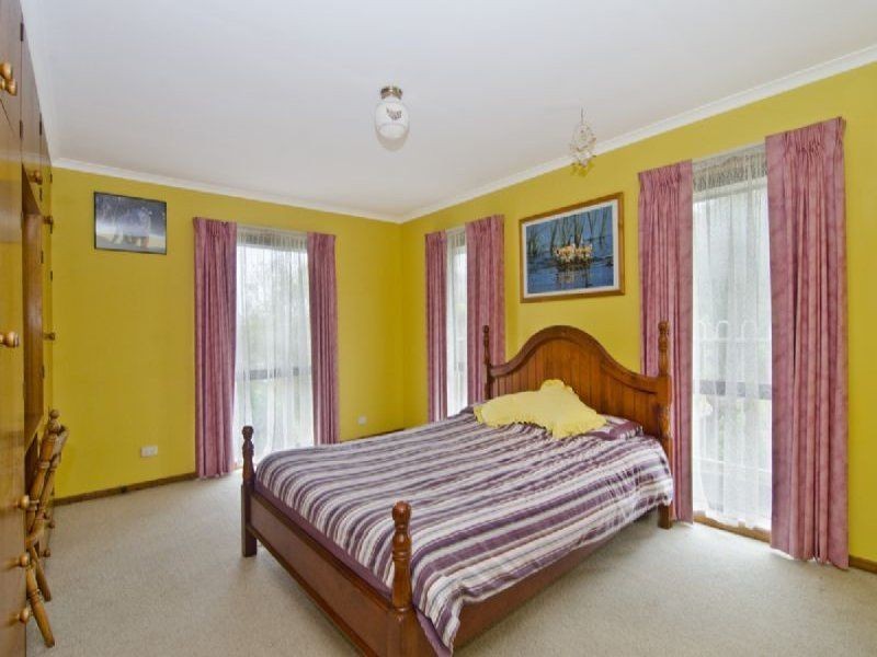 27 Stauntons Lane, Koroit VIC 3282